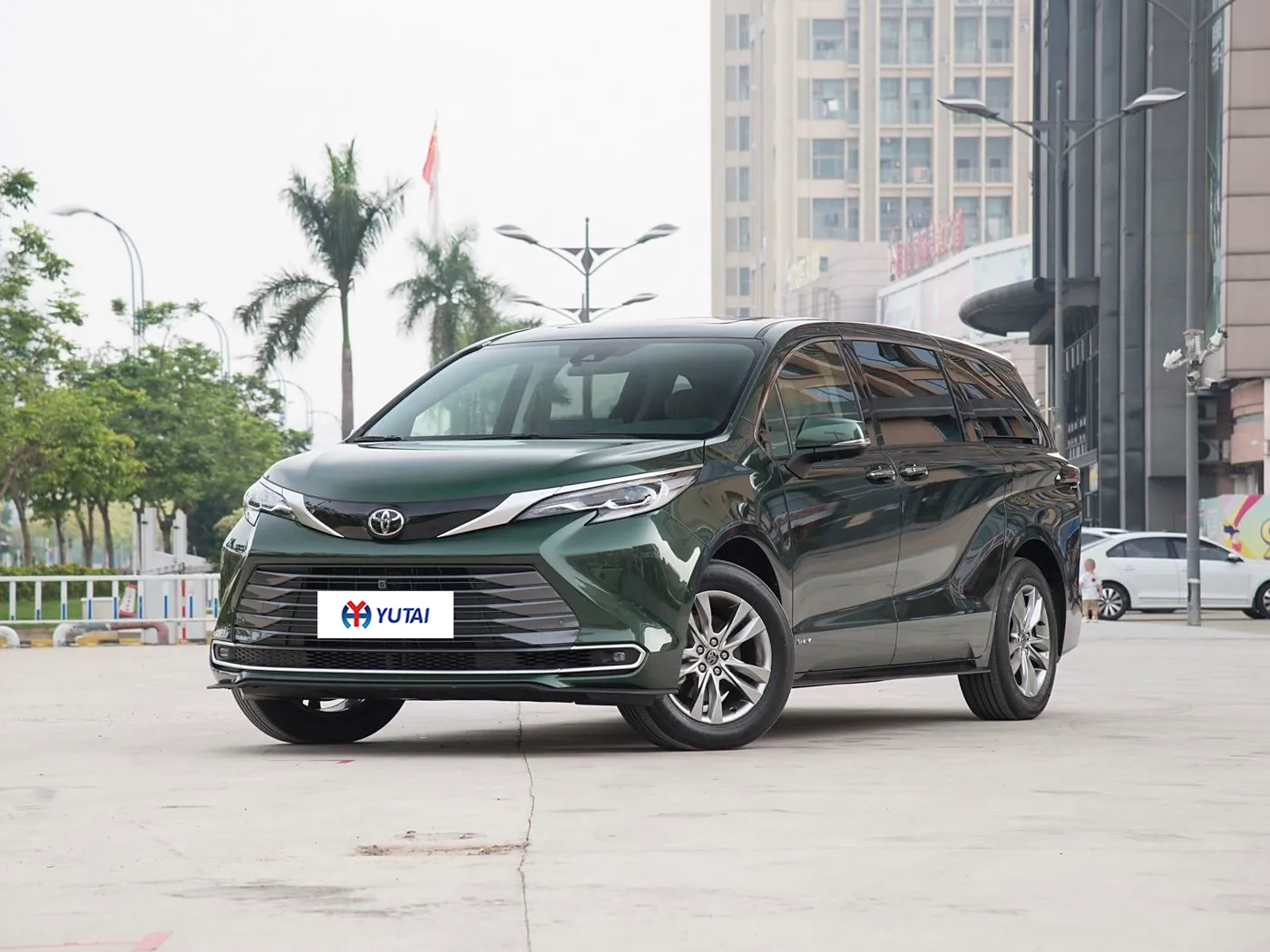 2024 TOYOTA SIENNA 2.5L exterior