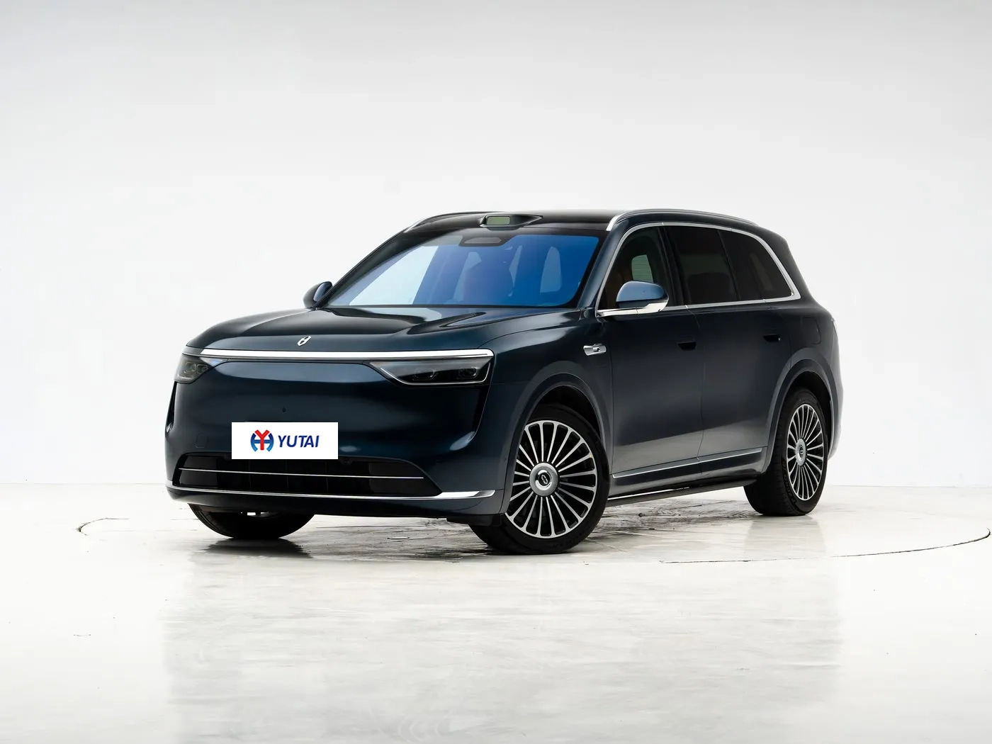 2025 AITO M8 exterior